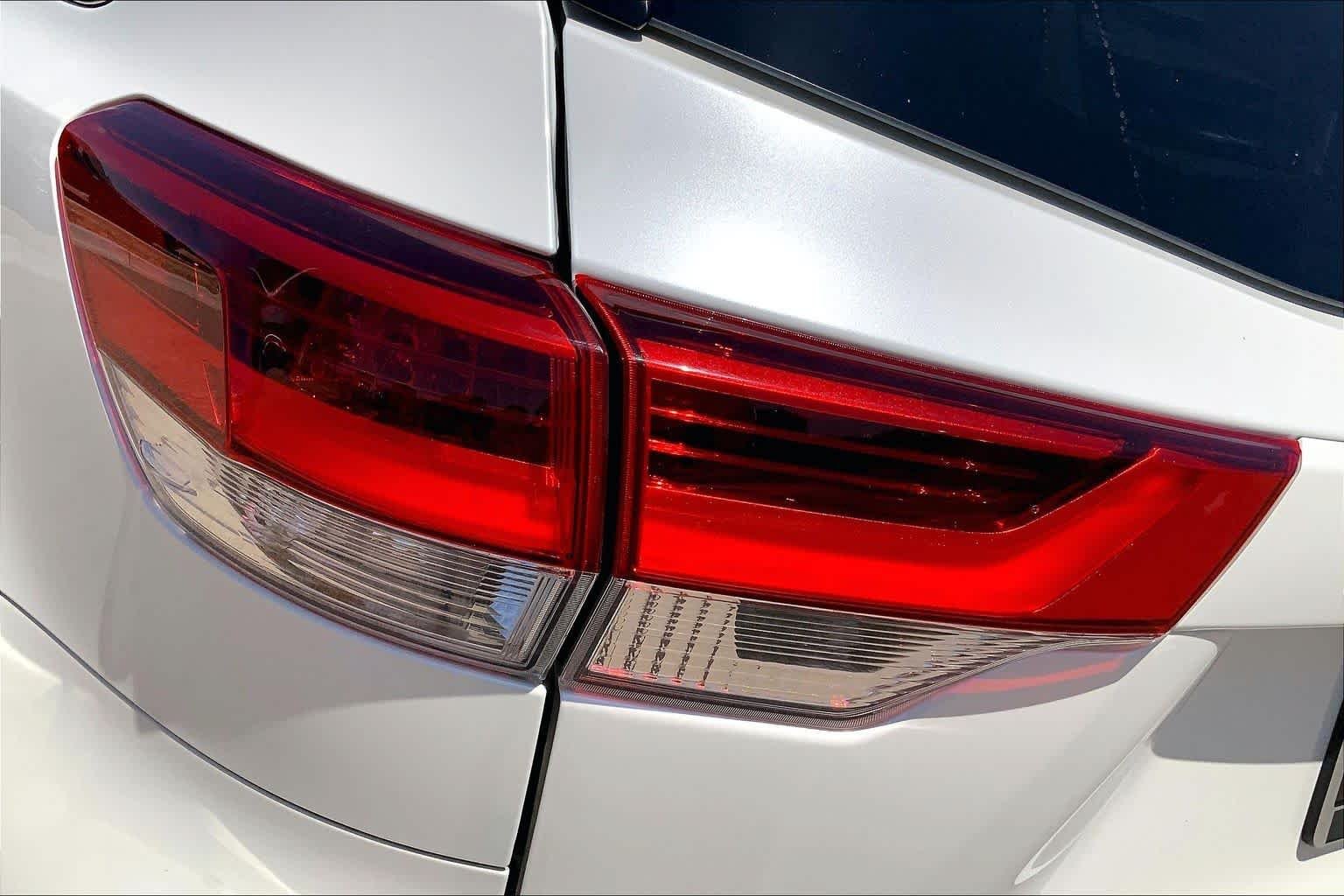 Used 2019 Blizzard Pearl Toyota XLE image 31