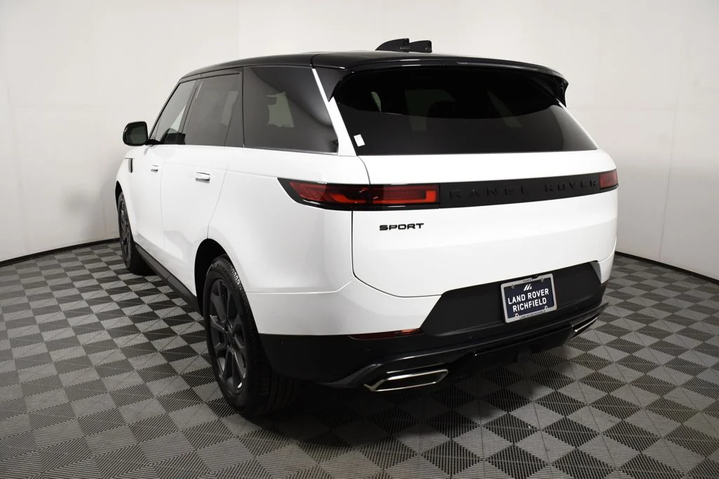 New 2026 Fuji White Land Rover SE image 4
