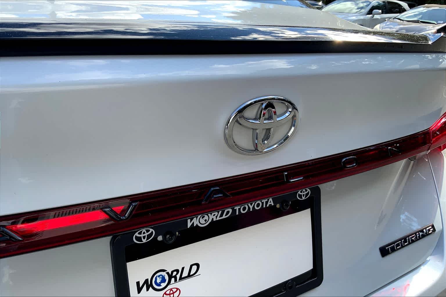 Used 2019 Wind Chill Pearl Toyota Touring image 30