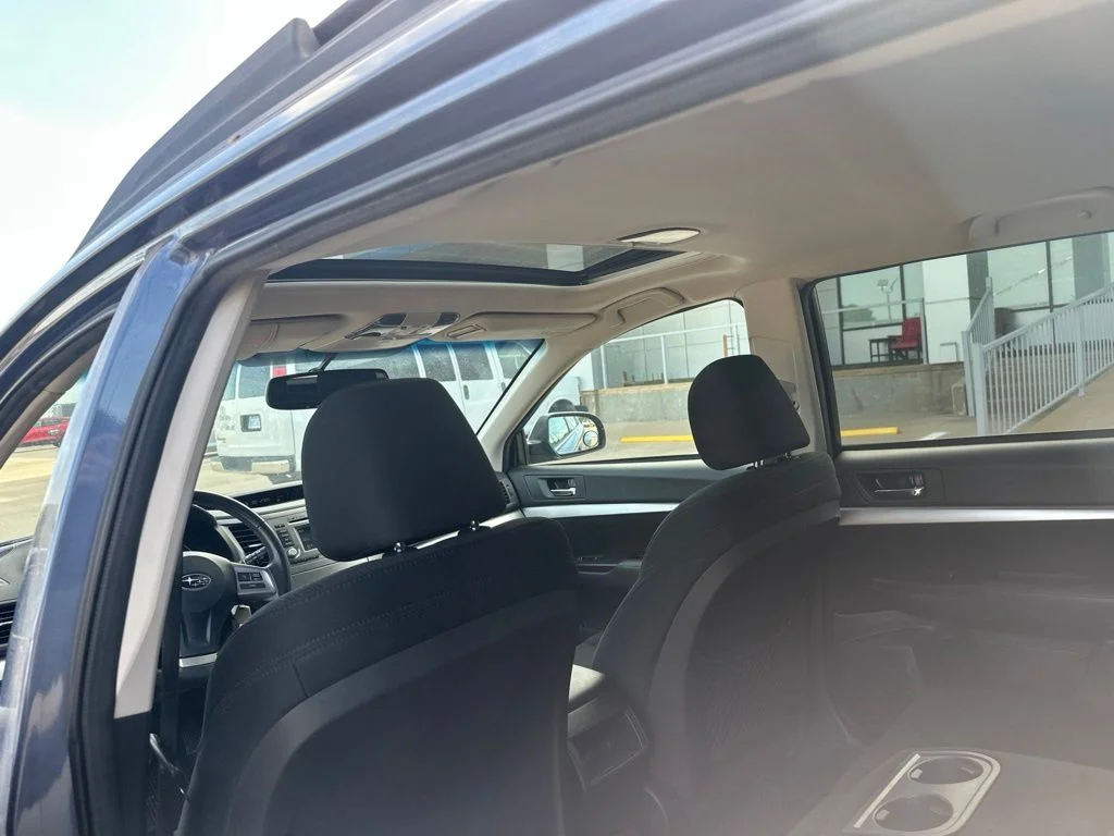 Used 2014 Blue Subaru 2.5i Premium image 25