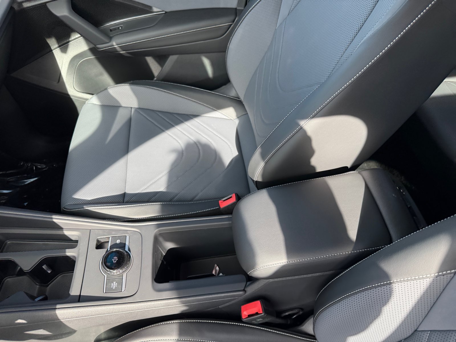 New 2026 Opal White W/Deep Black Roof Volkswagen SE R-Line Black image 14