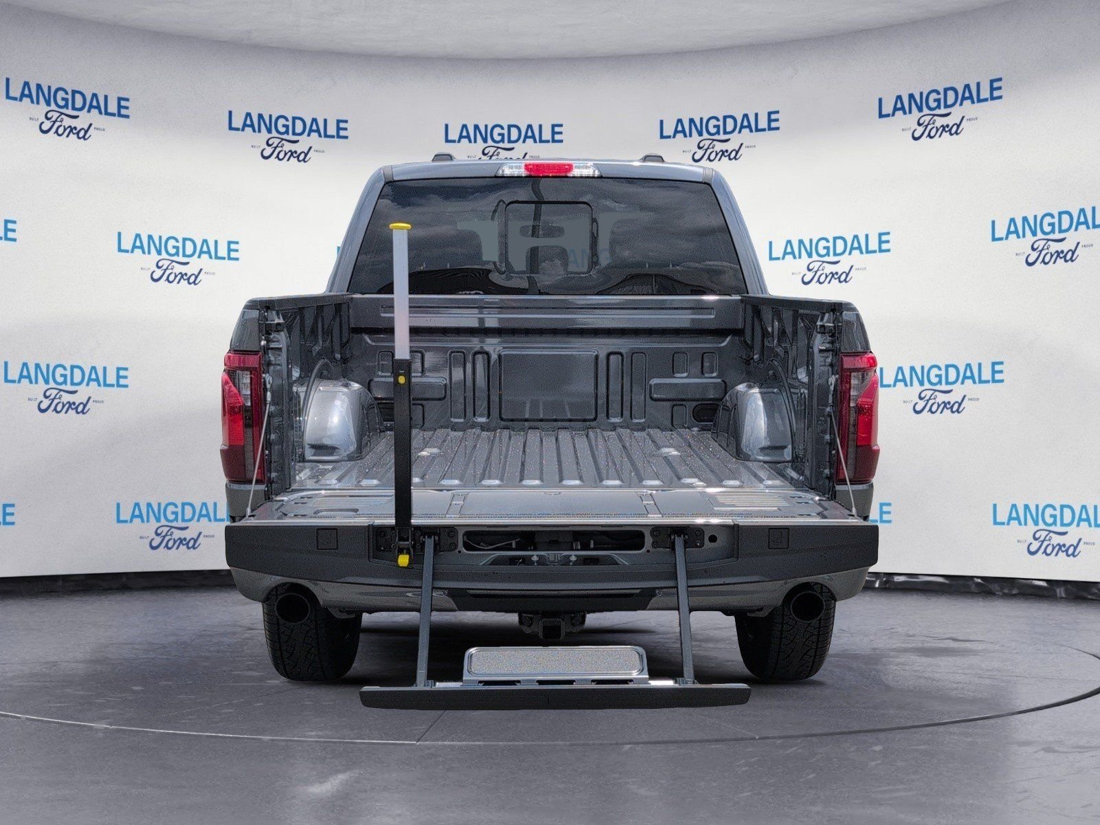 New 2026 Carbonized Gray Metallic Ford XLT image 8