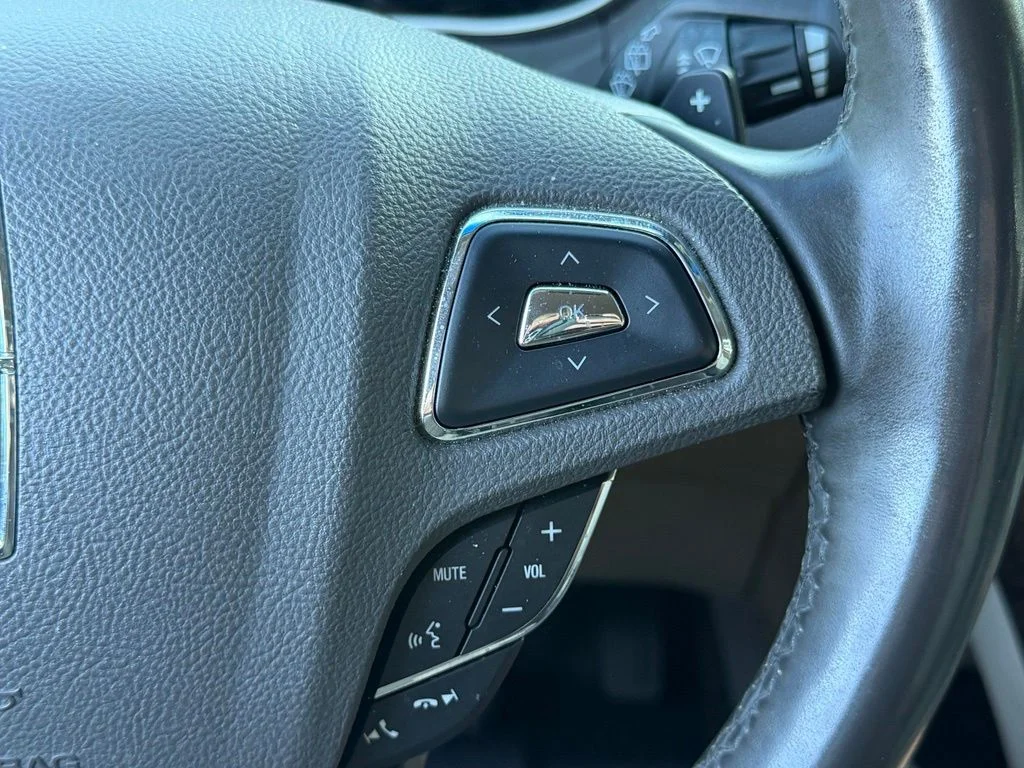 Used 2016 Black Lincoln Select image 34
