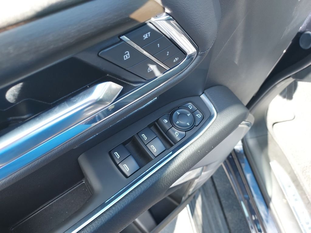 Used 2025 Silver GMC Denali image 21