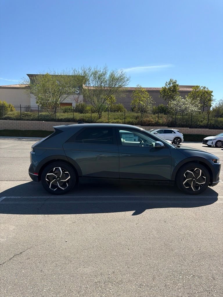Certified Used 2024 Green Hyundai SE Standard Range image 7