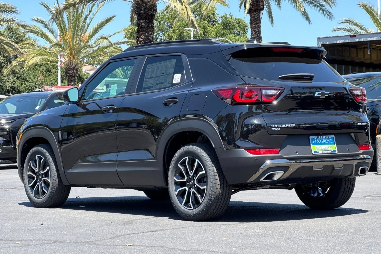 New 2026 Mosaic Black Metallic Chevrolet ACTIV image 5