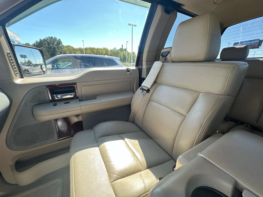 Used 2007 Red Ford Lariat image 4