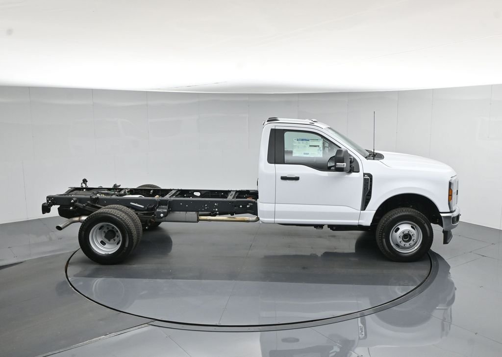New 2026 Oxford White Ford XL image 47