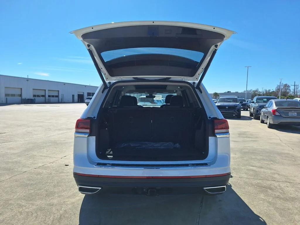 New 2026 White Volkswagen 2.0T SE w/Technology image 29