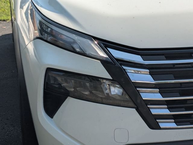 Used 2024 Glacier White Nissan S image 5