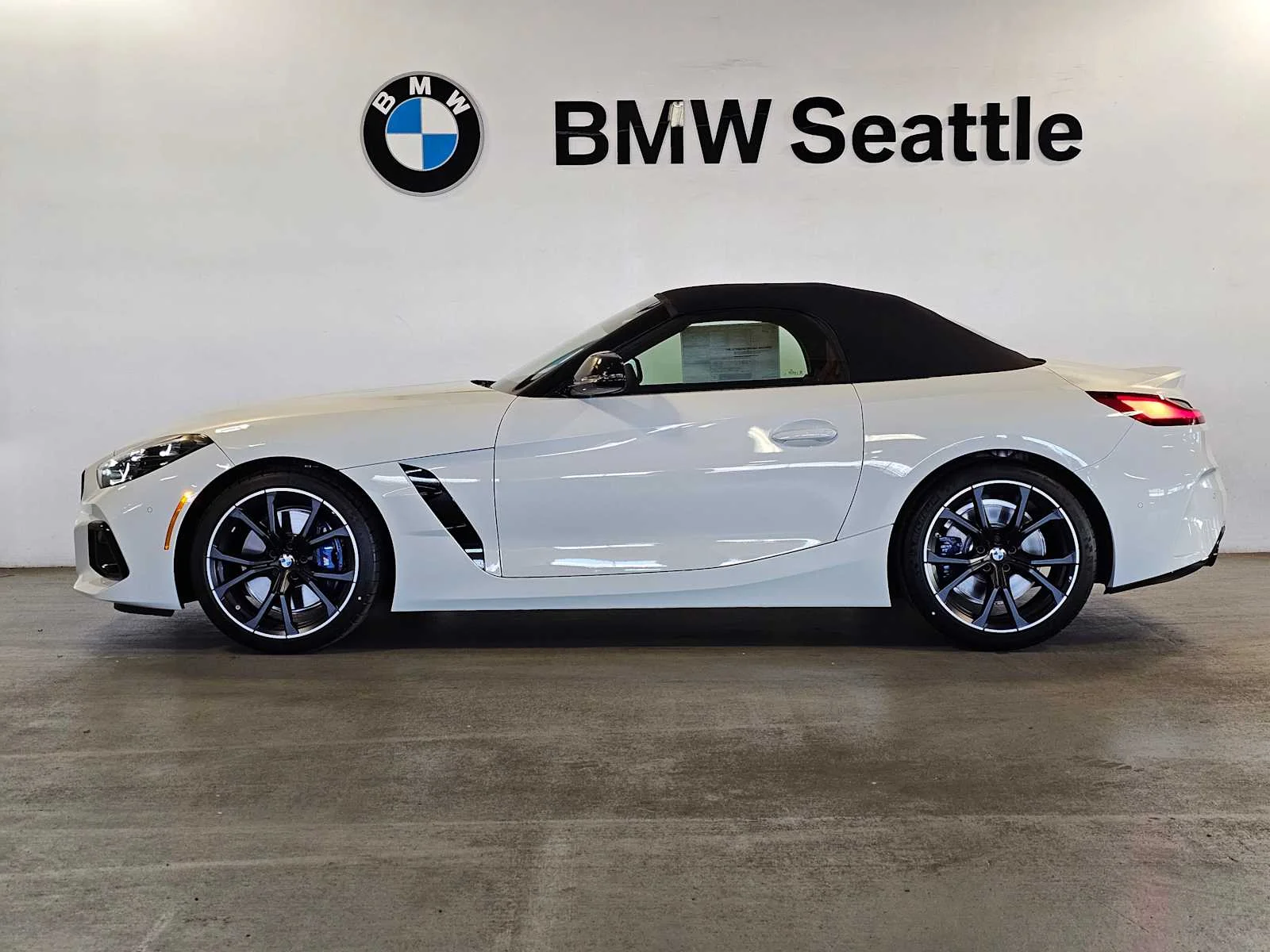 New 2026 Alpine White BMW sDrive30i image 3