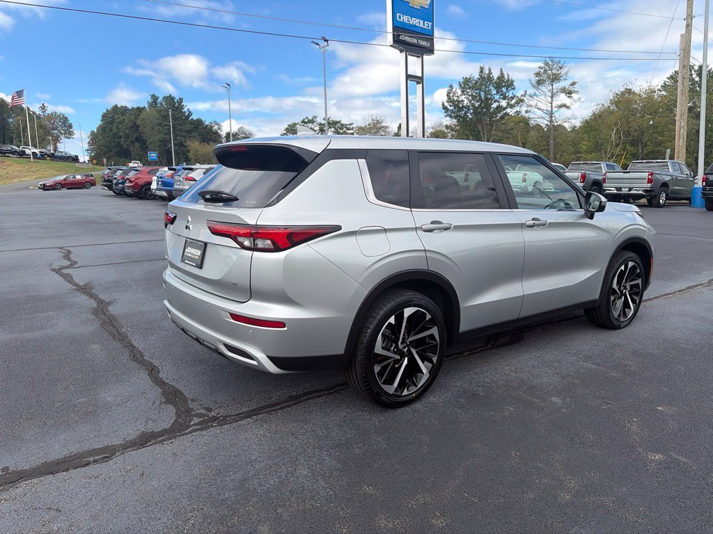 Used 2024 Gray Mitsubishi SE image 10