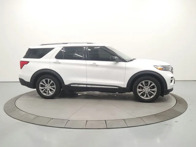 Used 2023 White Ford Limited image 9