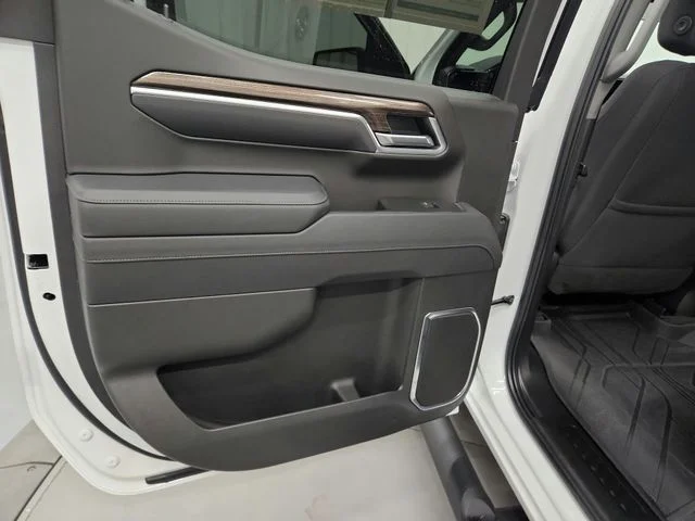 Used 2025 White Chevrolet RST image 36