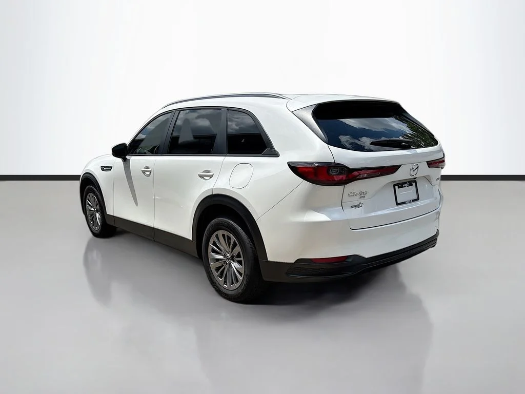 Certified Used 2025 White Mazda 3.3 Turbo Select image 5