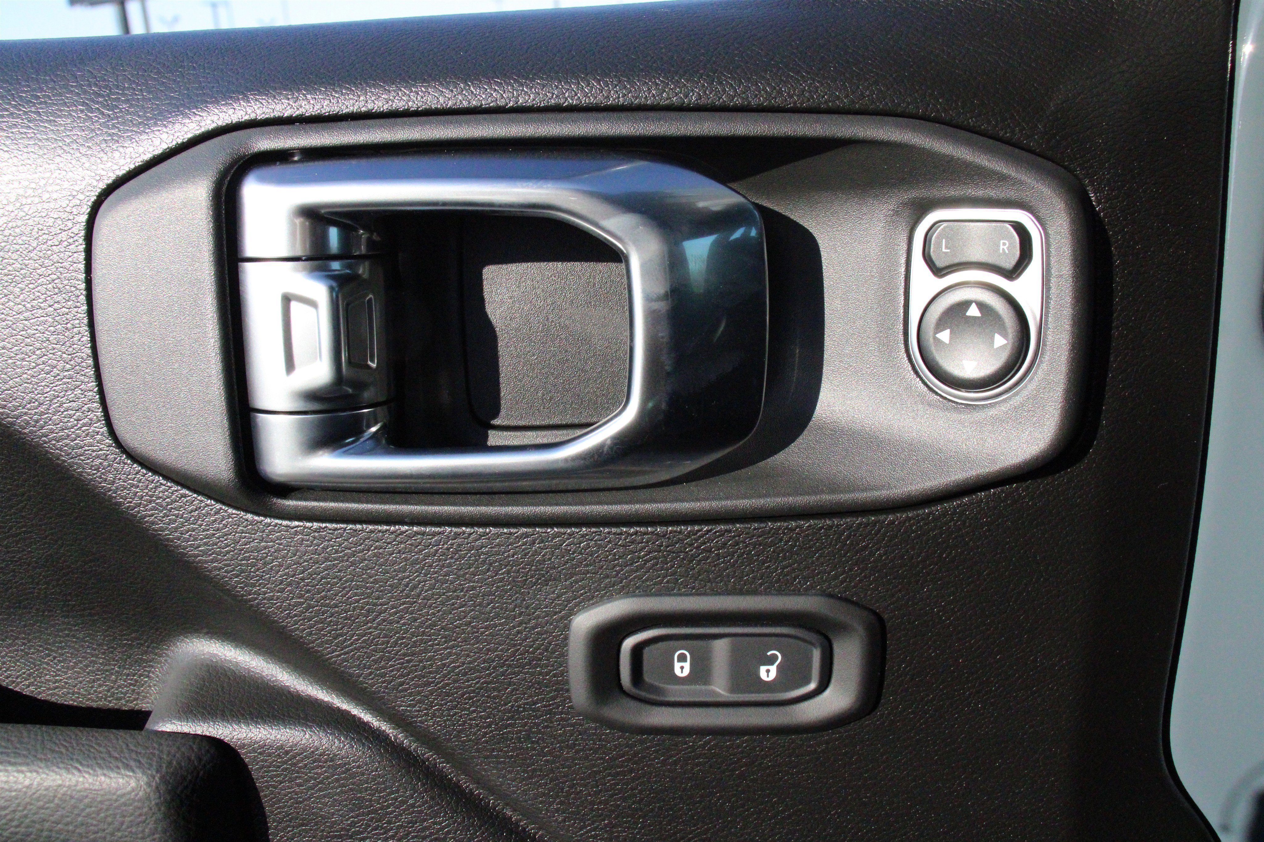 New 2026 Anvil Clear-Coat Exterior Paint Jeep Sport S image 7