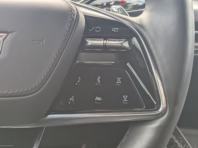 Used 2025 White Cadillac V-Series image 30