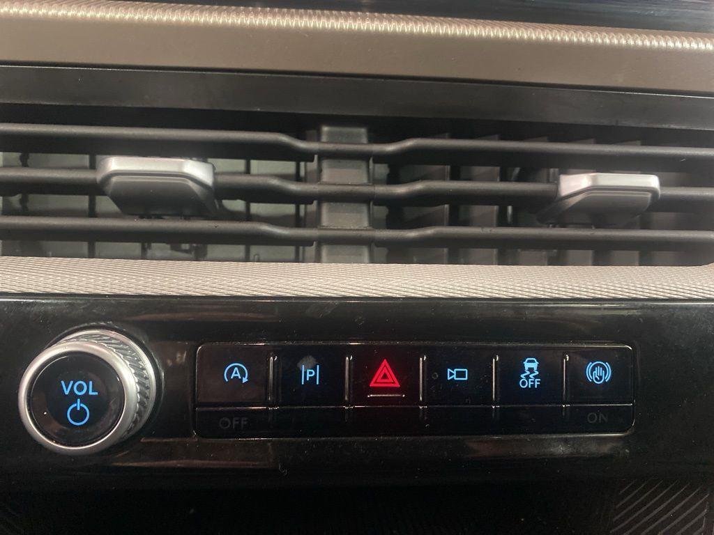 Used 2025 Vapor Blue Ford Active image 4
