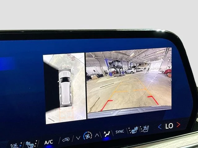 2025 Chevrolet Suburban Premier - Photo 17