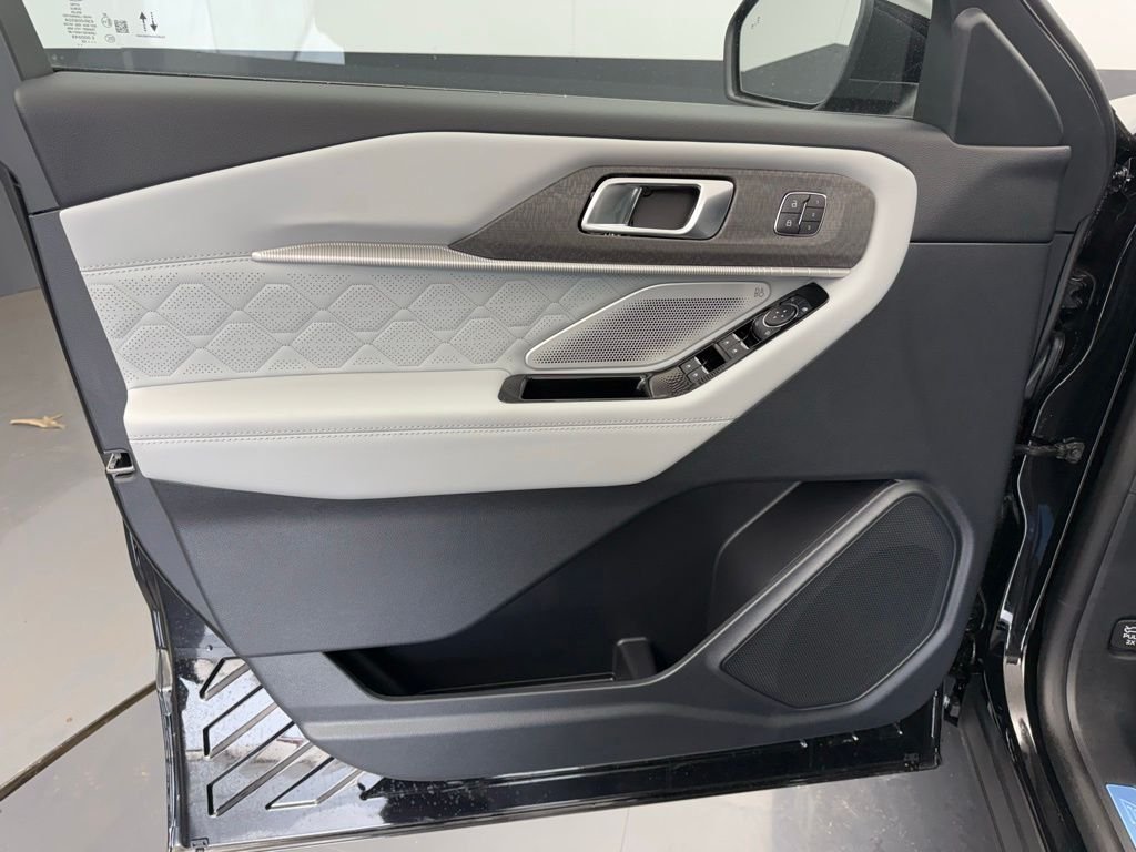 New 2026 Agate Black Metallic Ford Platinum™ image 43