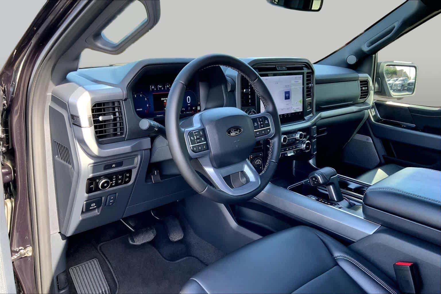 Used 2025 Agate Black Metallic Ford XLT image 15