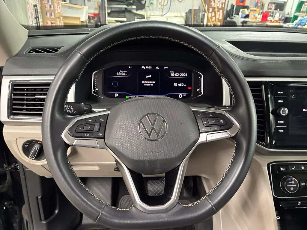 Used 2022 Black Volkswagen 3.6L V6 SE w/Technology image 29