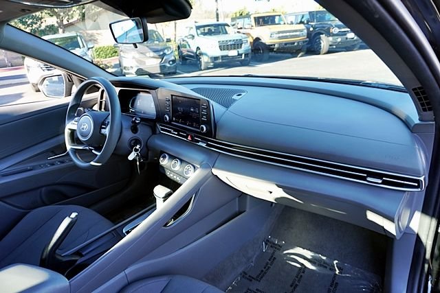 Used 2024 Black Hyundai SE image 9