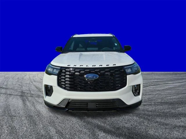 New 2026 Star White Metallic Tri-Coat Ford ST-Line image 9