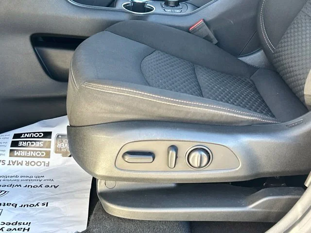 Used 2020 White GMC SLE image 18