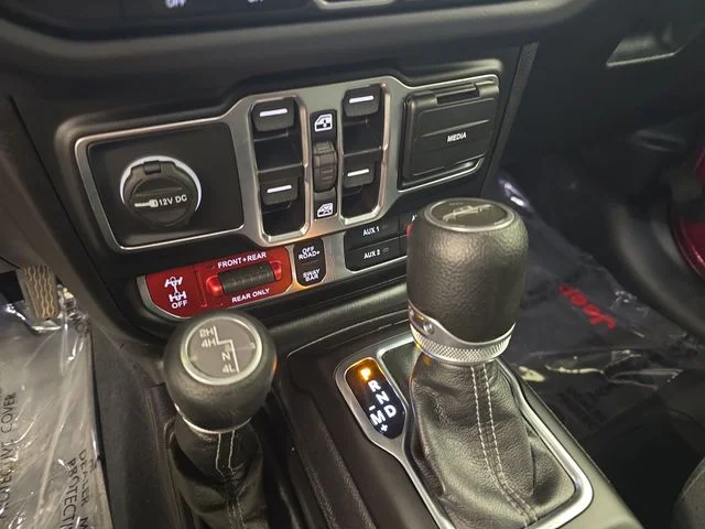 Used 2024 Tuscadero Pearlcoat Jeep Rubicon image 28
