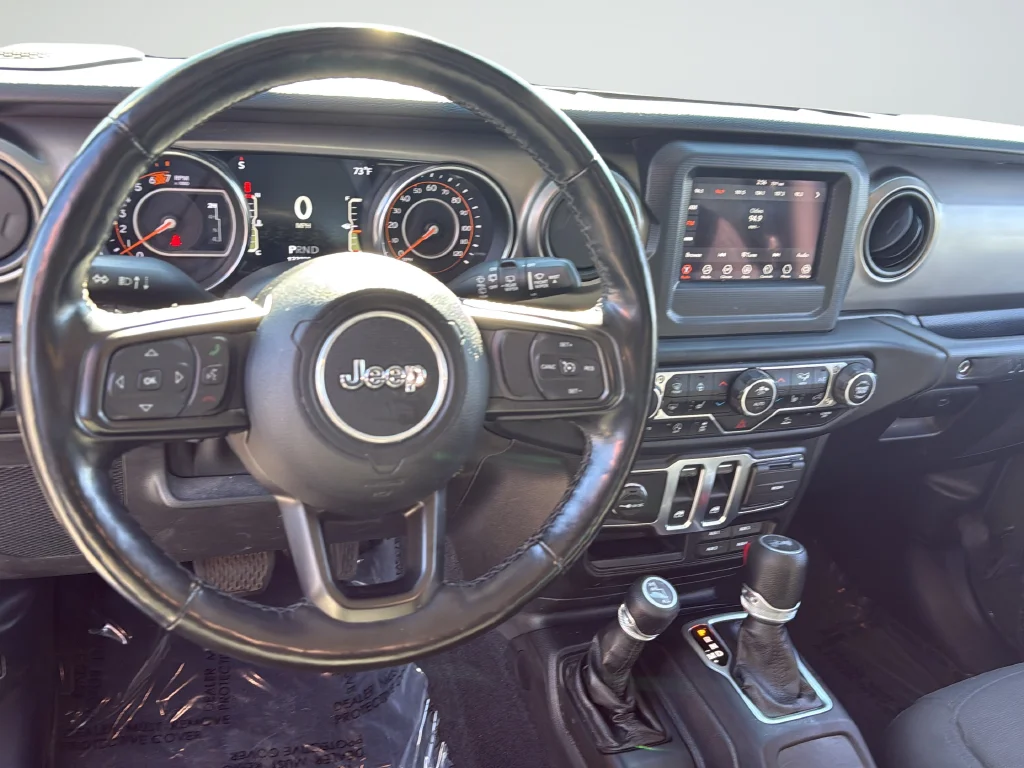 Used 2021 Green Jeep Sport S image 11