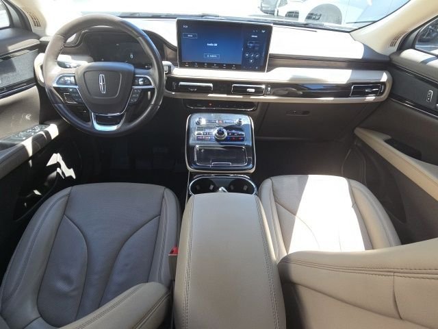 Used 2022 White Lincoln Reserve image 13
