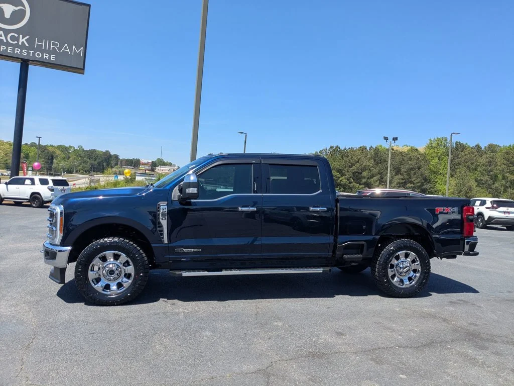 Used 2023  Ford LARIAT image 8