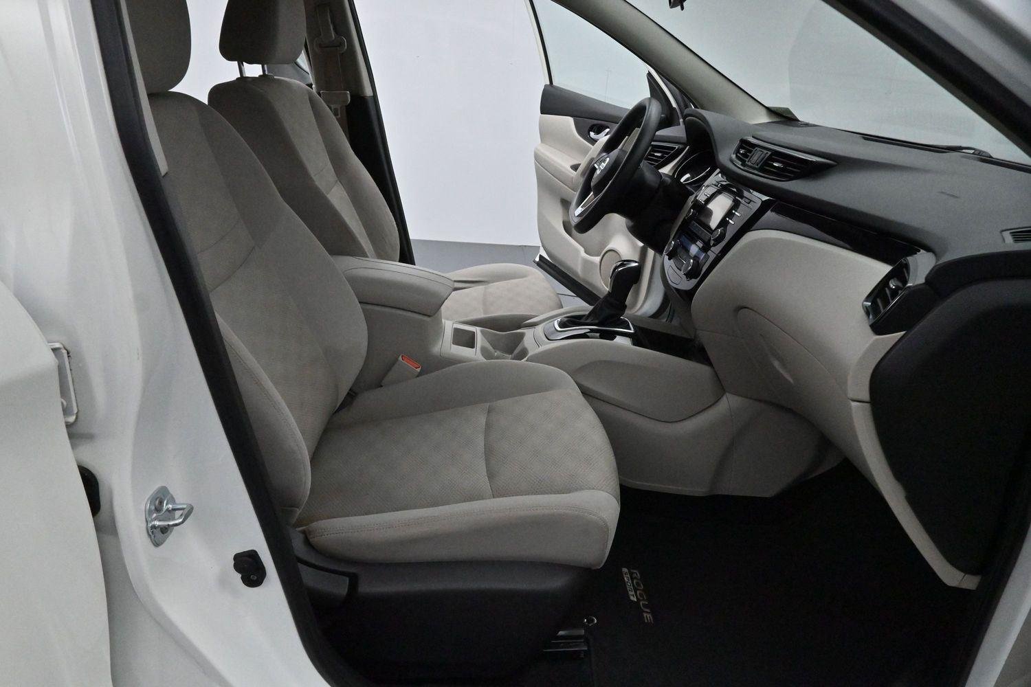 Used 2017 Glacier White Nissan SV image 28
