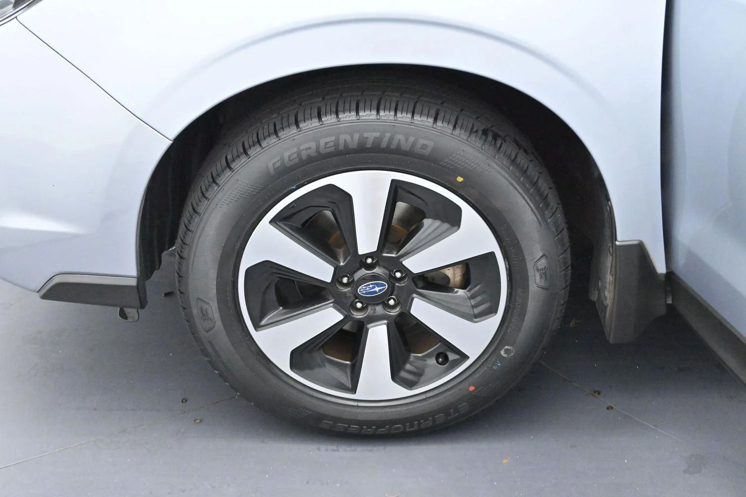 Used 2018 Ice Silver Metallic Subaru Premium image 29