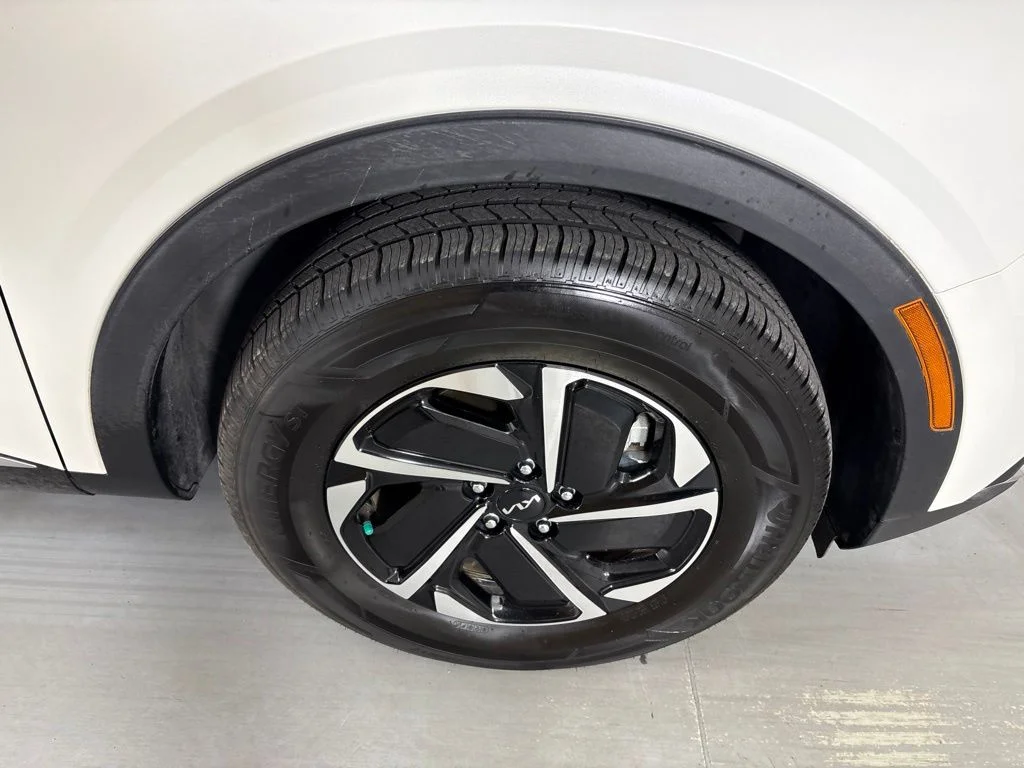 Used 2023 White Kia LX image 11