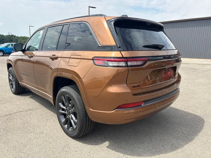 New 2026 Copper Shino Metallic Clear-Coat Exterior Paint Jeep Limited Reserve image 5