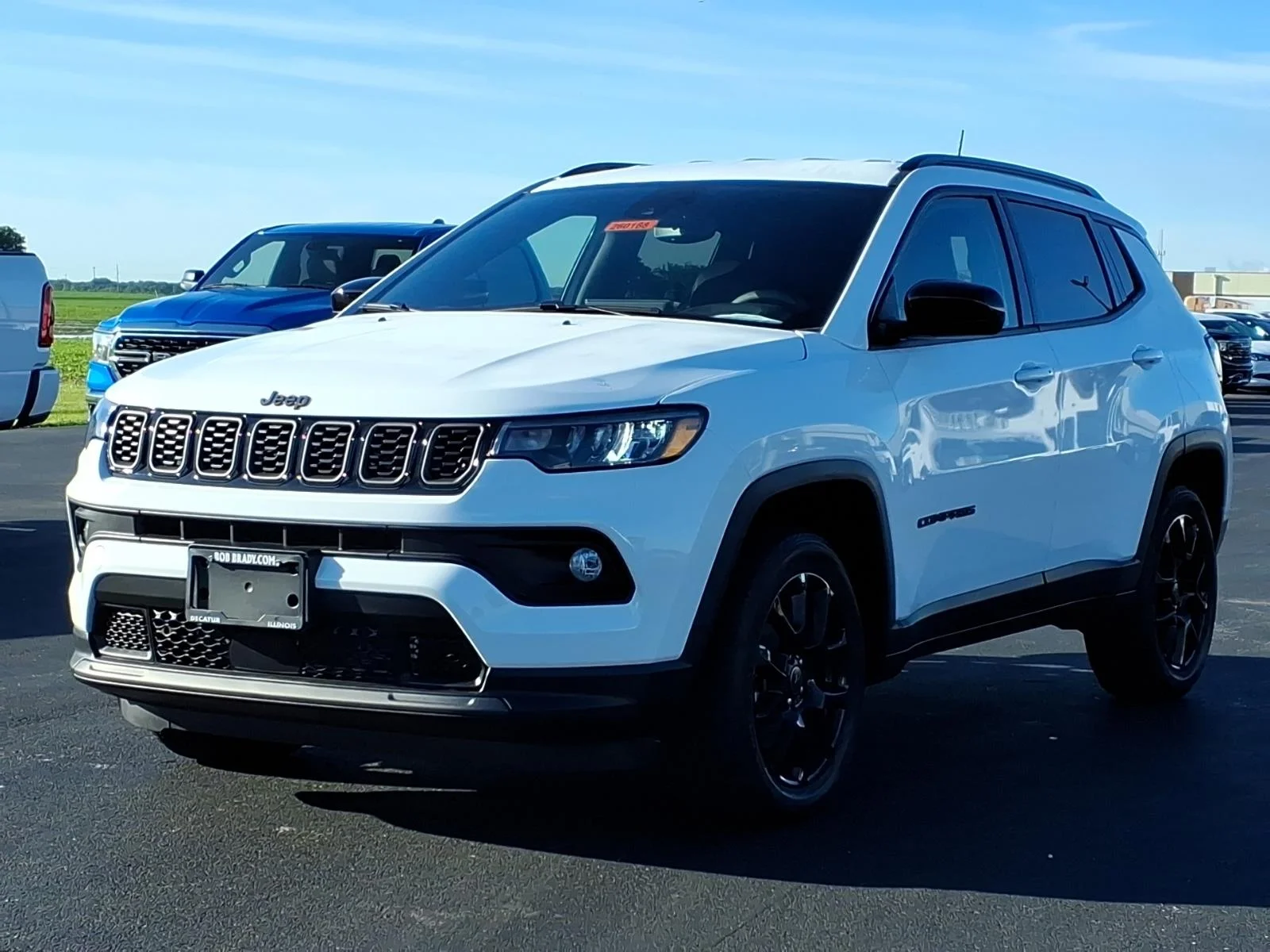 New 2026 Bright White Clear Coat Jeep Latitude Altitude image 13