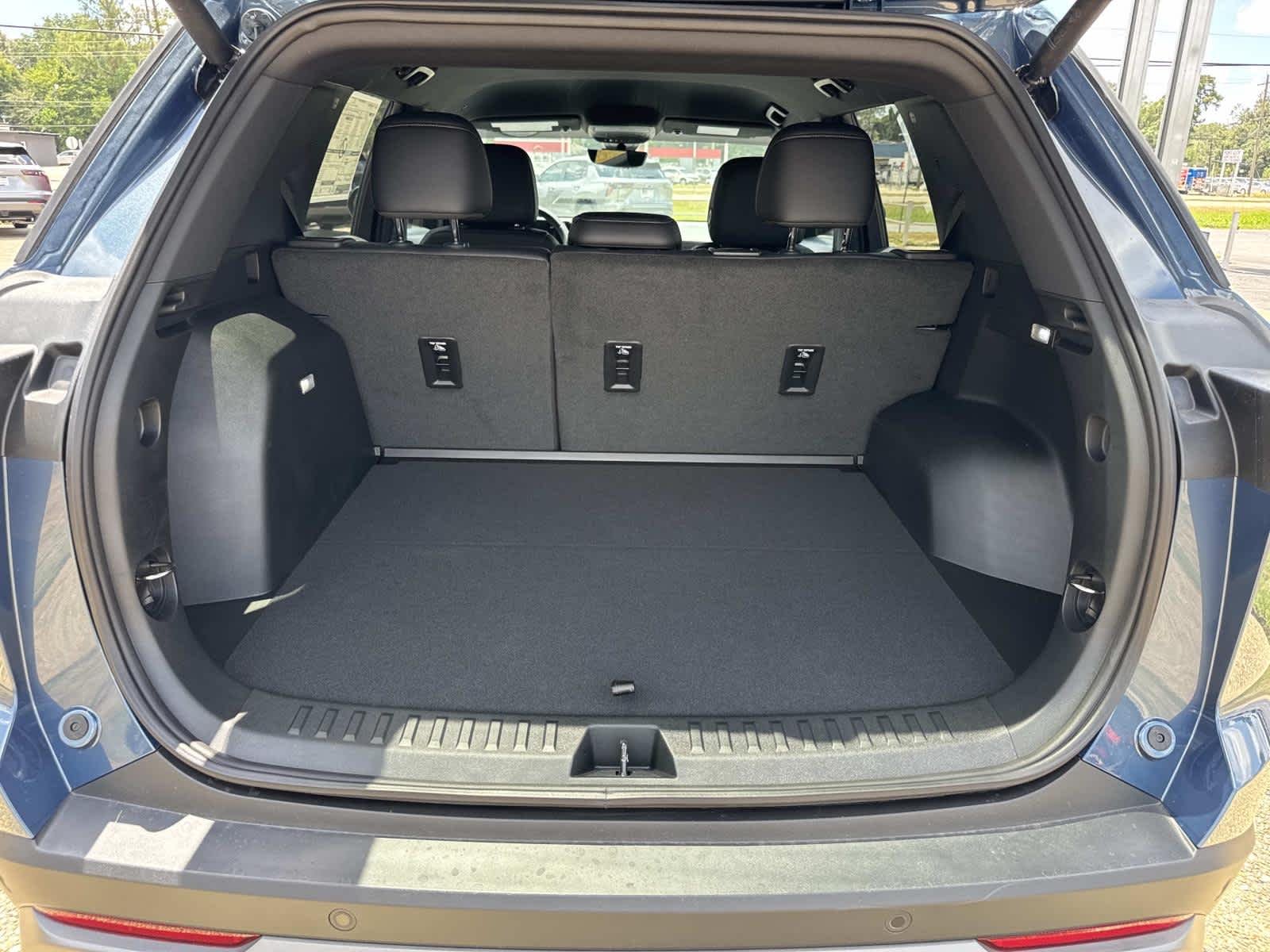 2027 Chevrolet Equinox LT - Photo 7