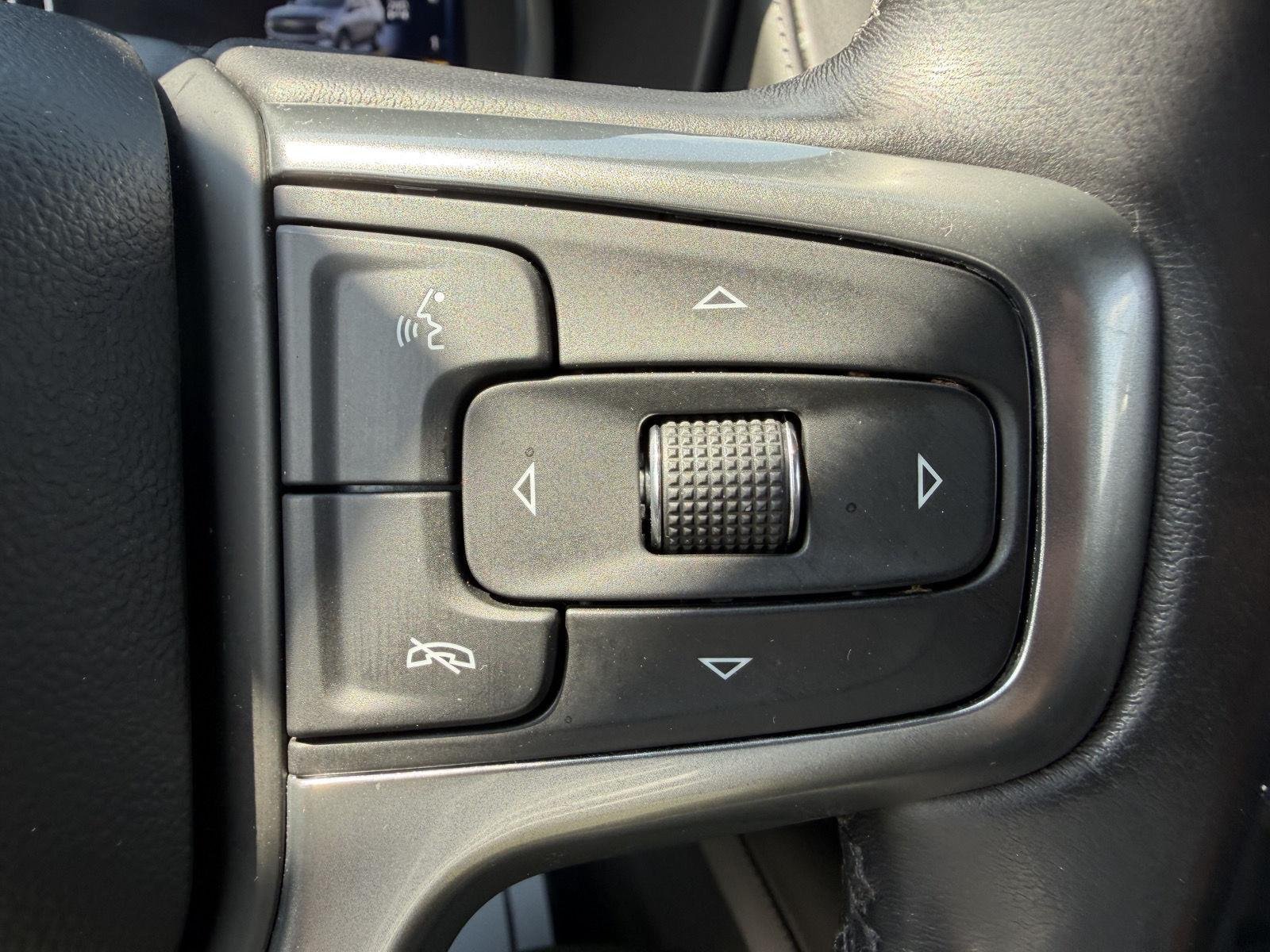 Used 2022 SUMMIT WHITE Chevrolet LT image 18
