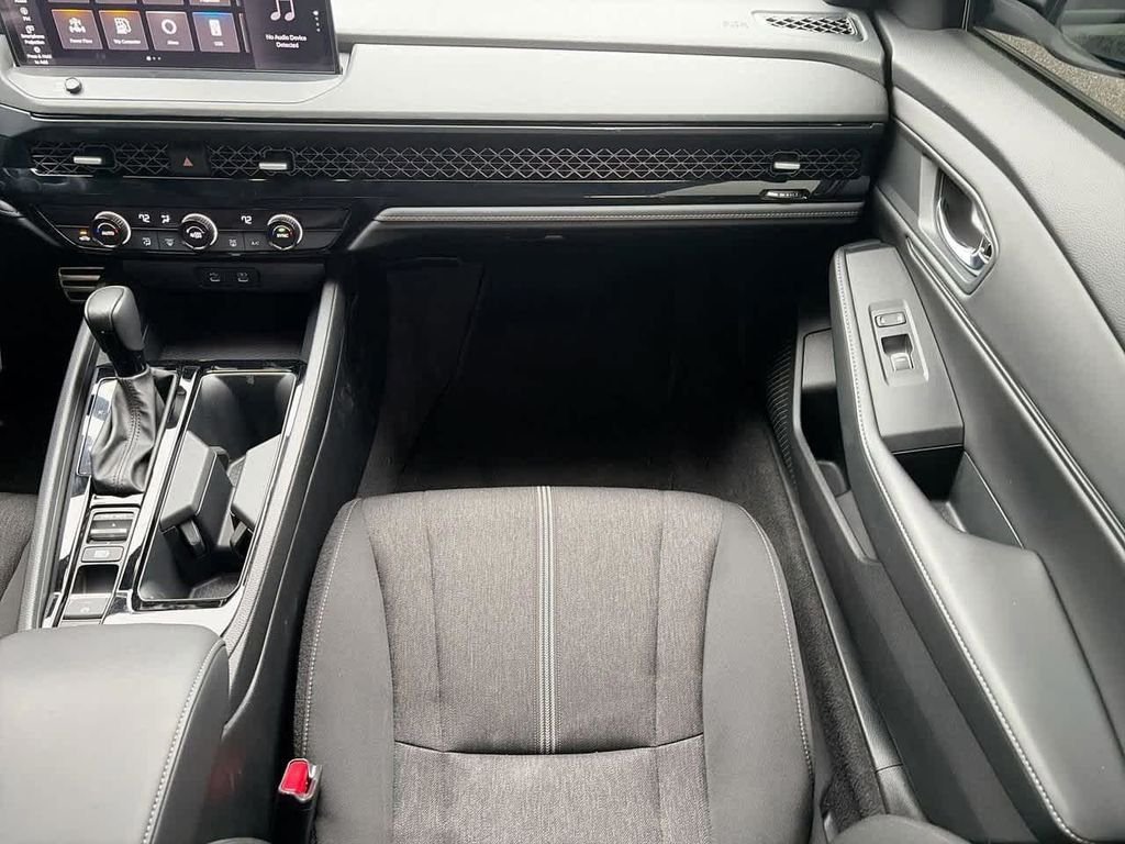 Used 2023  Honda Sport image 12