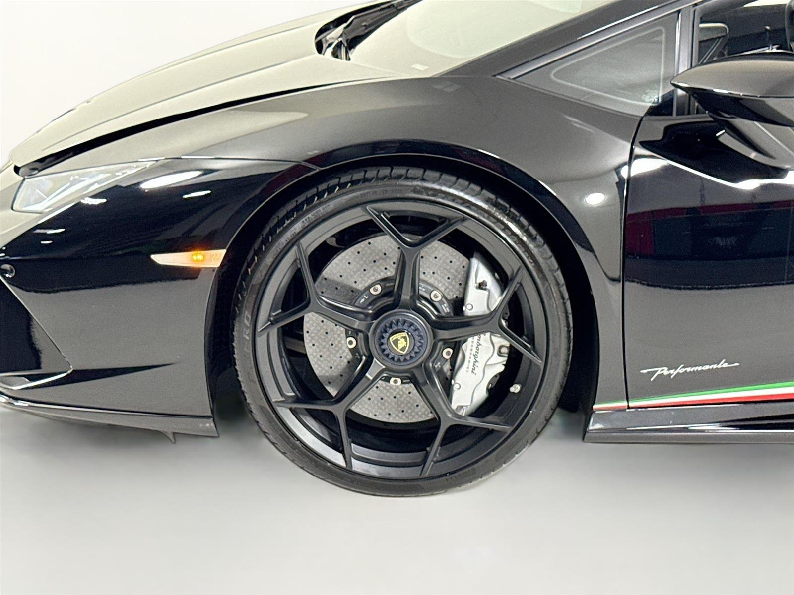 Used 2018 Nero Noctis Lamborghini Performante Spyder | Carbon Buckets | Branding Pkg image 41