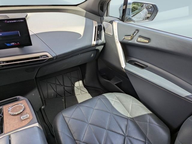 Used 2023 Gray BMW M60 image 19