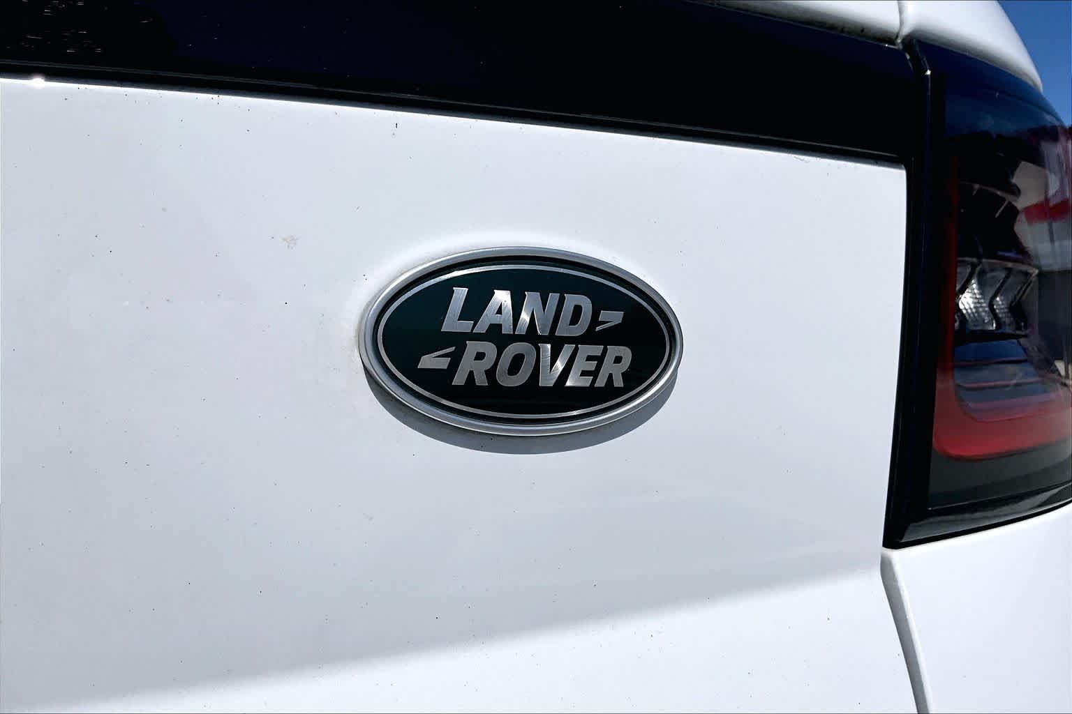 Used 2022 Fuji White Land Rover HSE Dynamic image 10