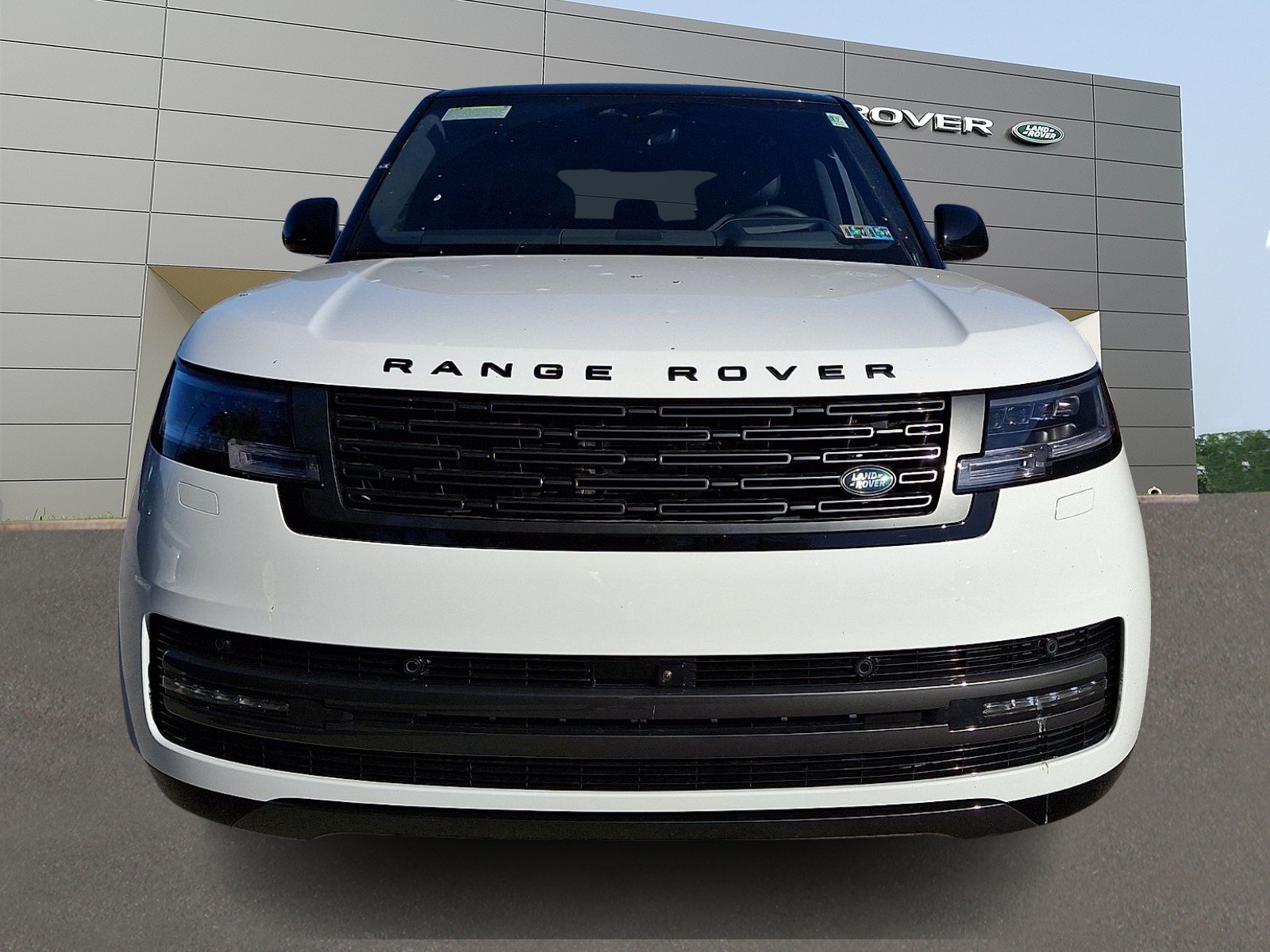 New 2027 Fuji White Land Rover SE image 8
