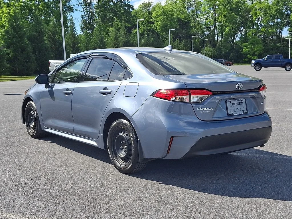 Used 2023  Toyota LE image 6