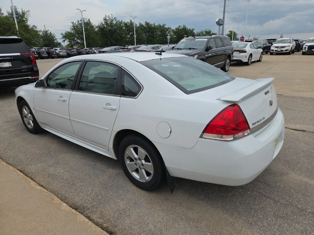 Used 2010 White Chevrolet LT image 4