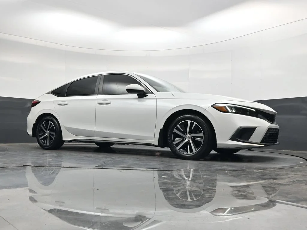 Used 2023 Platinum White Pearl Honda LX image 29