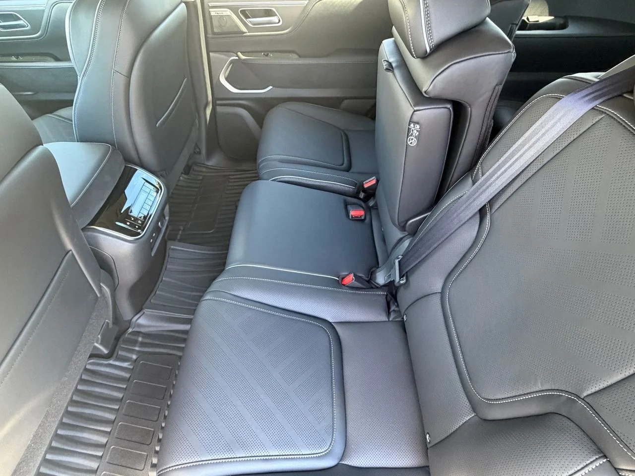 New 2027 BLACK OBSIDIAN INFINITI Luxe 4WD image 14