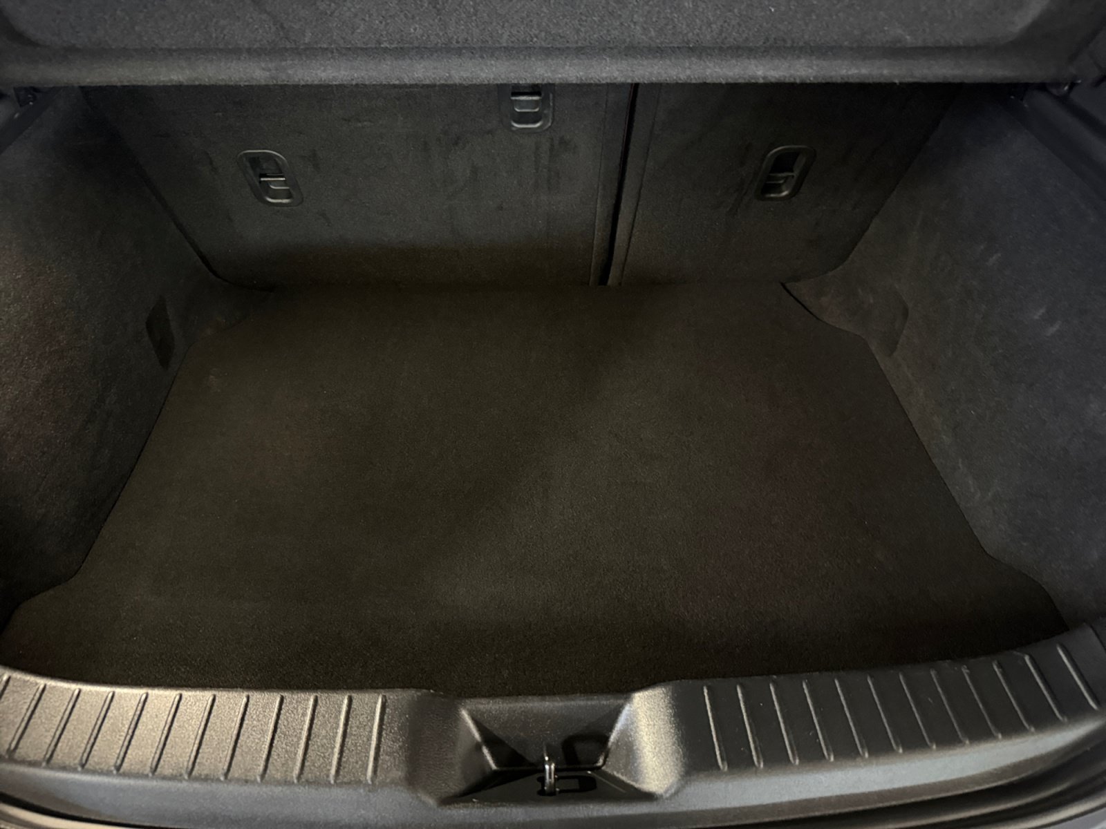 Used 2022 Polymetal Gray Metallic Mazda Carbon Edition image 19